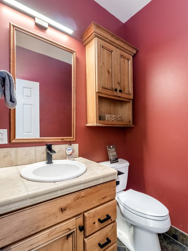 Renovated Modern Cabin with Private Tennis Court and Spa in Leavenworth, Washington