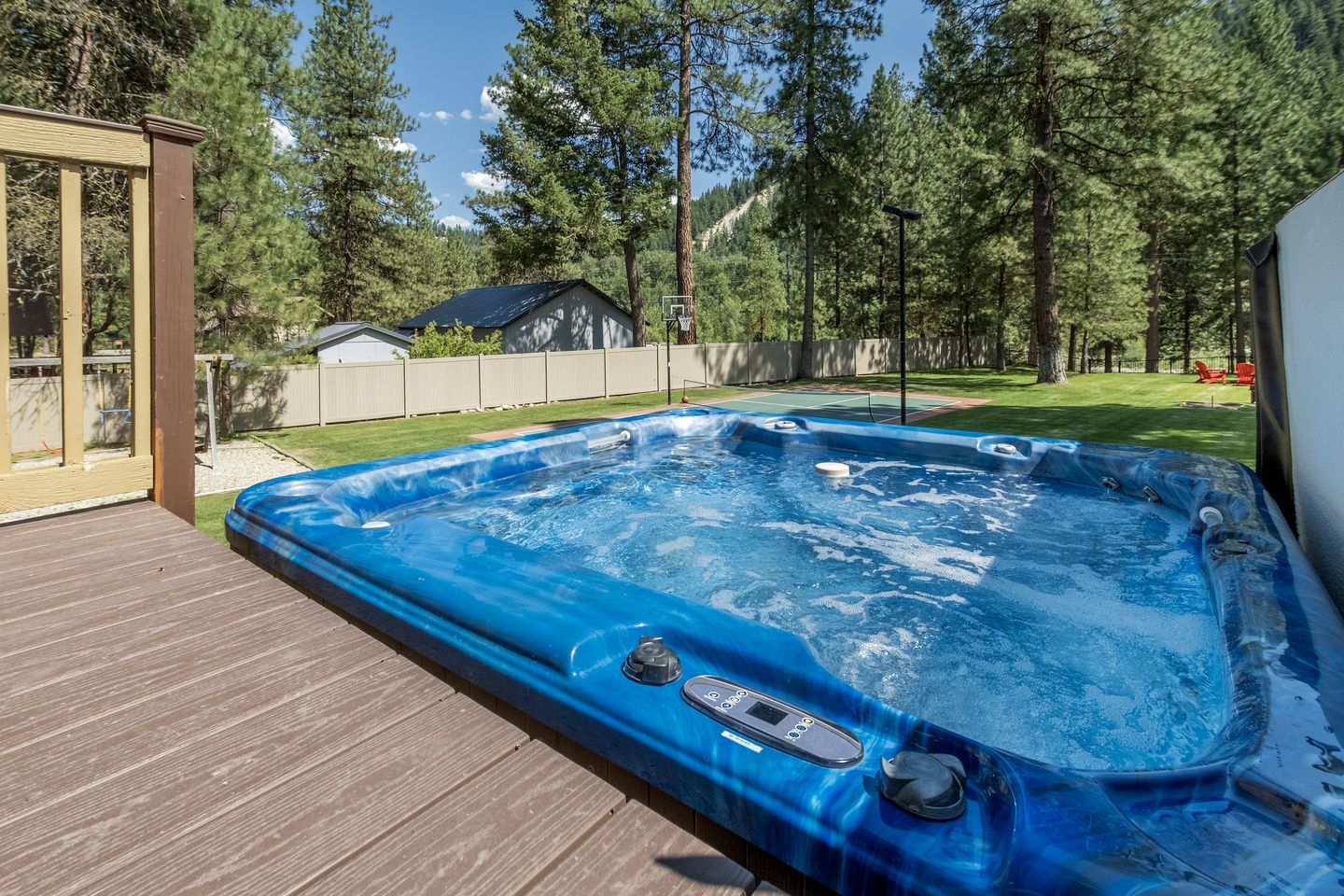 Renovated Modern Cabin with Private Tennis Court and Spa in Leavenworth, Washington