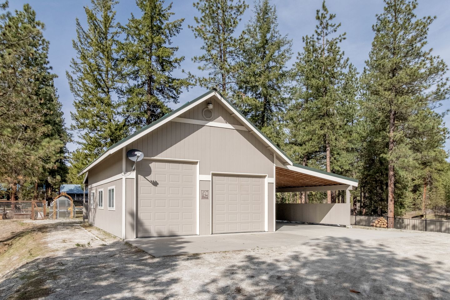 Renovated Modern Cabin with Private Tennis Court and Spa in Leavenworth, Washington