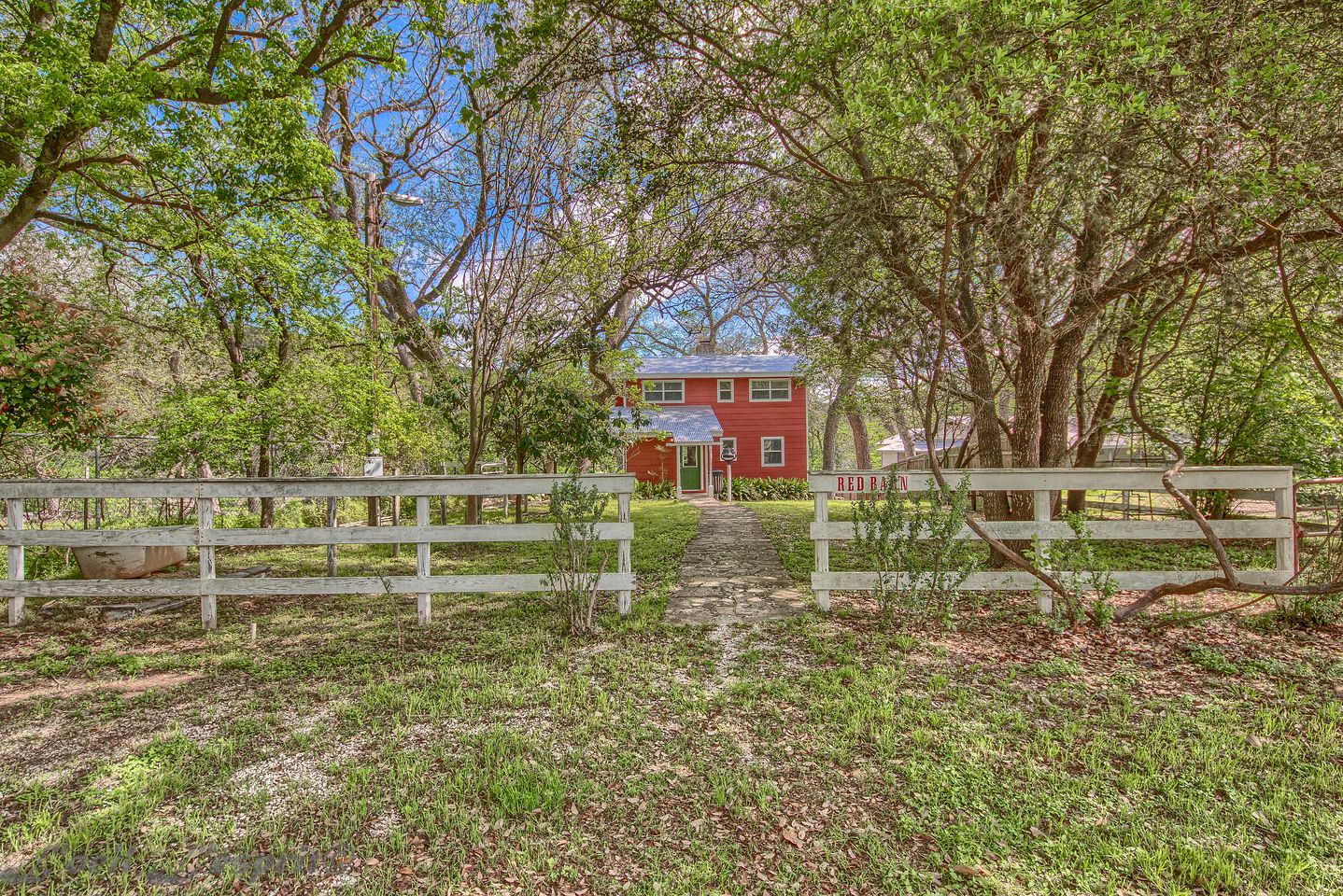 Red Barn Glamping Stay along the Guadalupe River