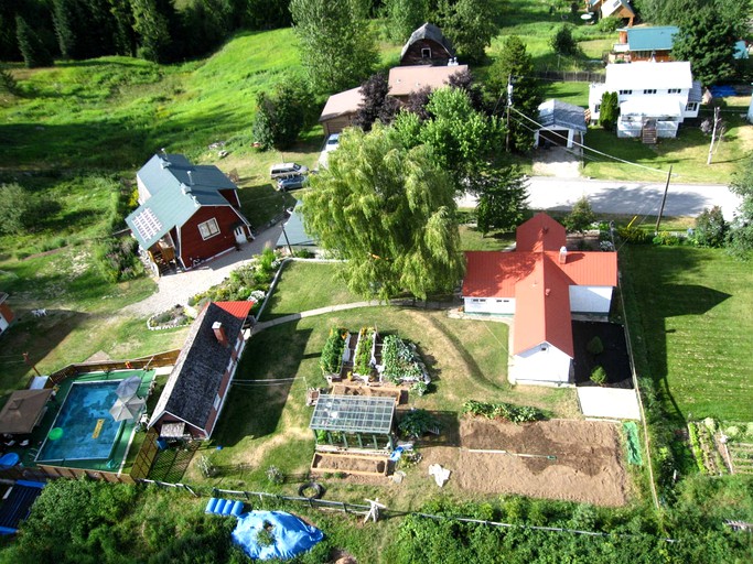 Cottages (Rossland, British Columbia, Canada)