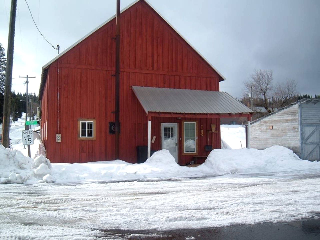 Refurbished Barn Accommodation near Saint Joe National Forest in Elk River, Idaho