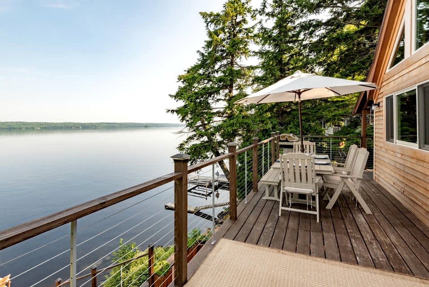 Lakefront Cabin Beautifully Design with Deck in Maine
