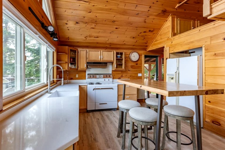 Cabins (United States of America, Sidney, Maine)