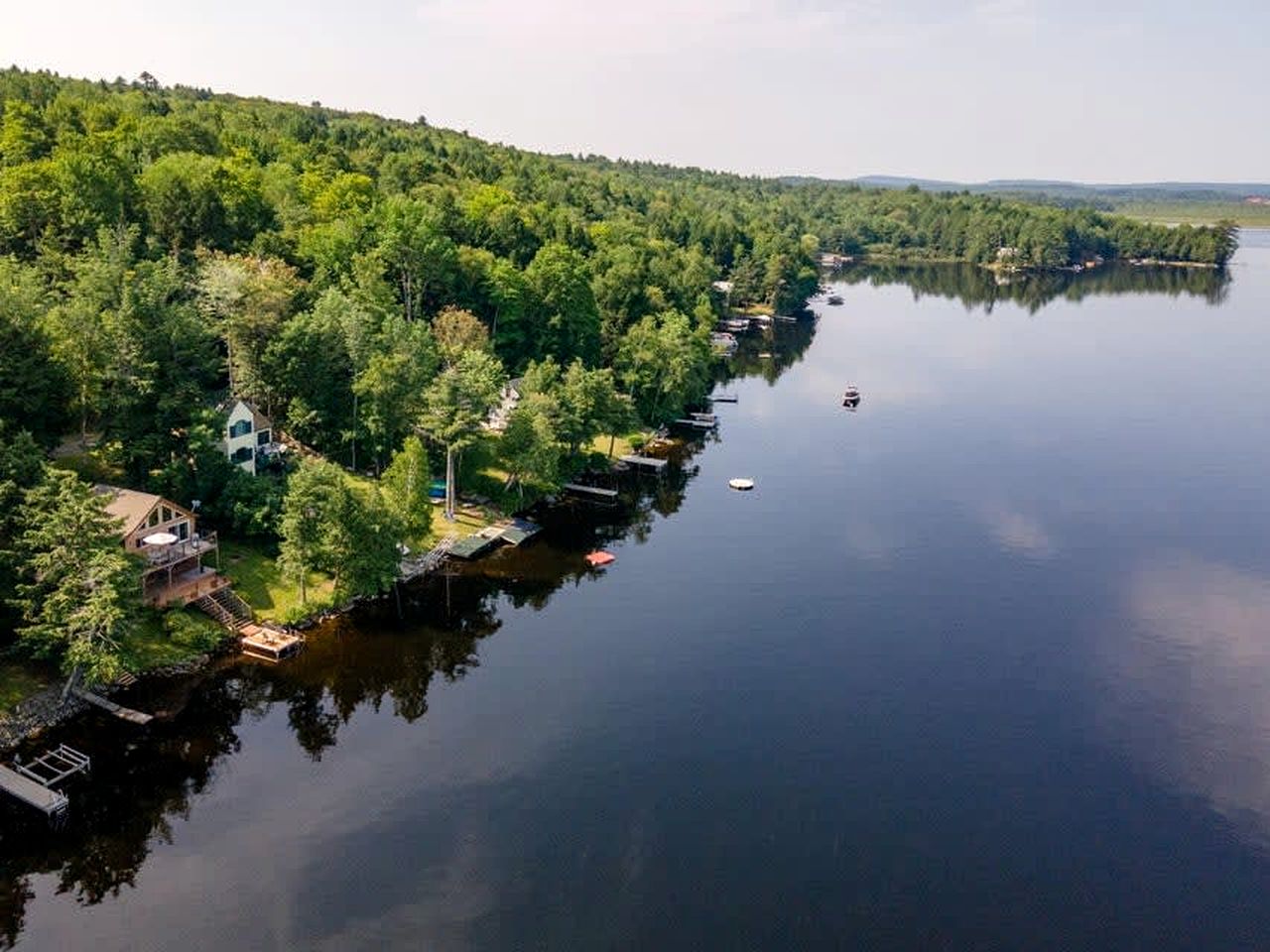 Lakefront Cabin Beautifully Design with Deck in Maine