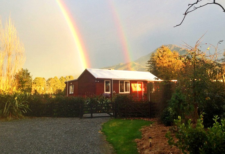 Cottages (Staveley, South Island, New Zealand)