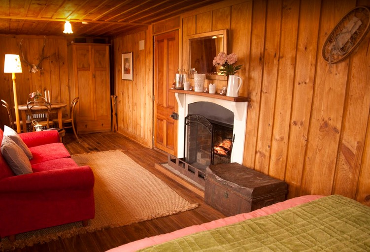 Cottages (Staveley, South Island, New Zealand)