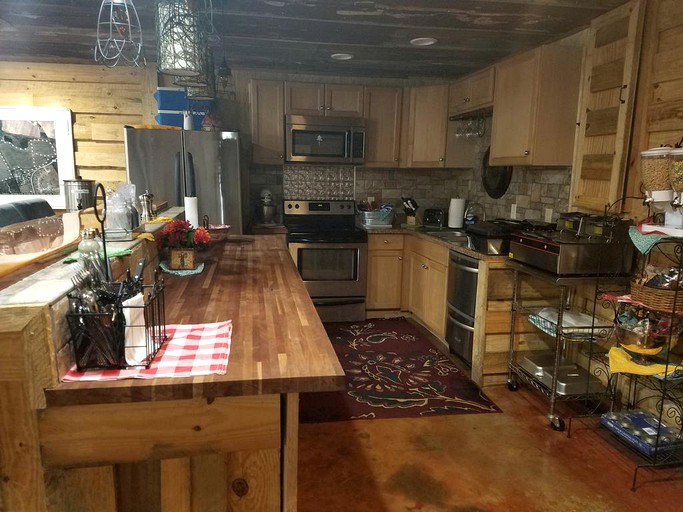 Cabins (Statesboro, Georgia, United States)