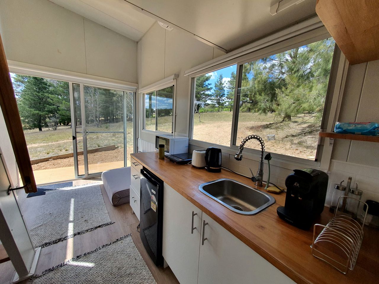 Comfortable Pet-Friendly Tiny House with Living Area, Loft and Barbecue in New South Wales, Australia