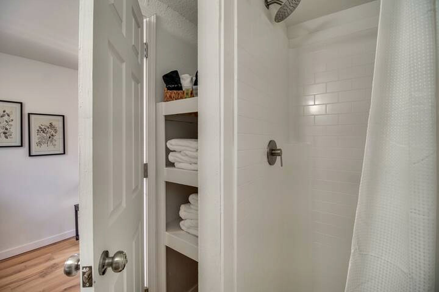 Cozy Studio Retreat with Scenic 5-Acre Views, Near City Lake & Cherokee Casino in Gentry, Arkansas