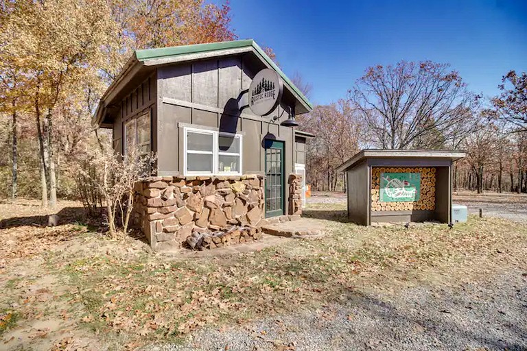 Cabins (United States of America, Gentry, Arkansas)