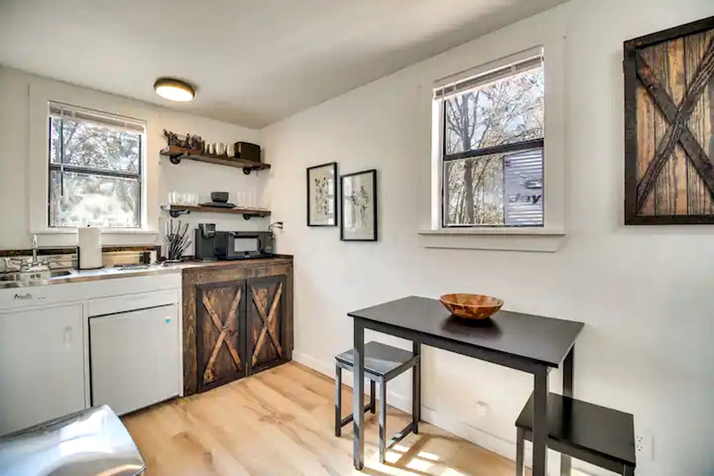 Cozy Studio Retreat with Scenic 5-Acre Views, Near City Lake & Cherokee Casino in Gentry, Arkansas