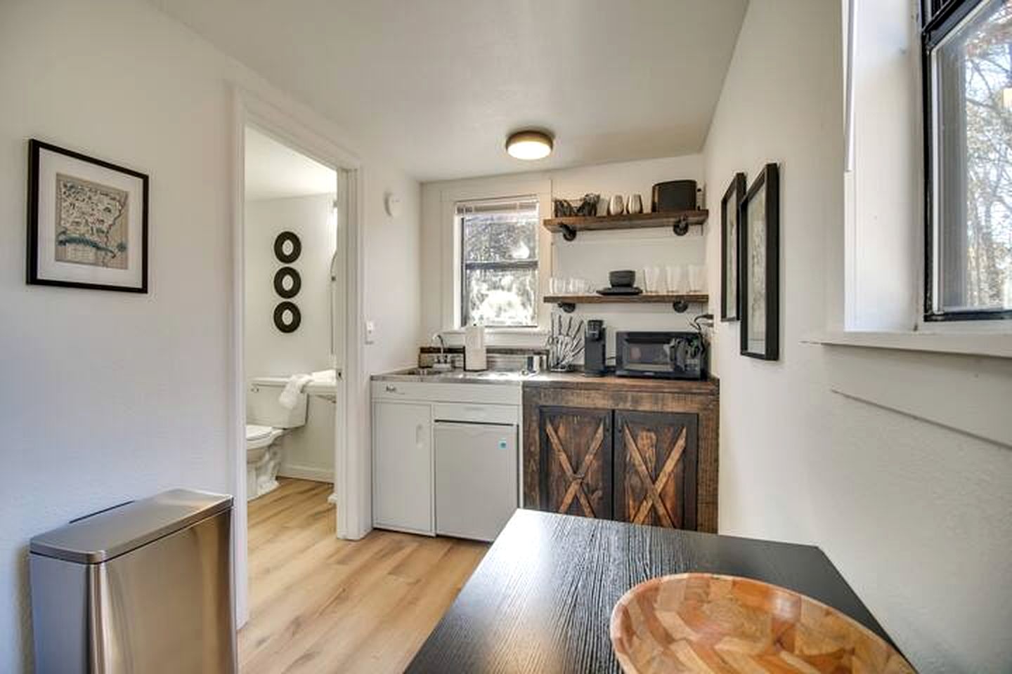 Cozy Studio Retreat with Scenic 5-Acre Views, Near City Lake & Cherokee Casino in Gentry, Arkansas