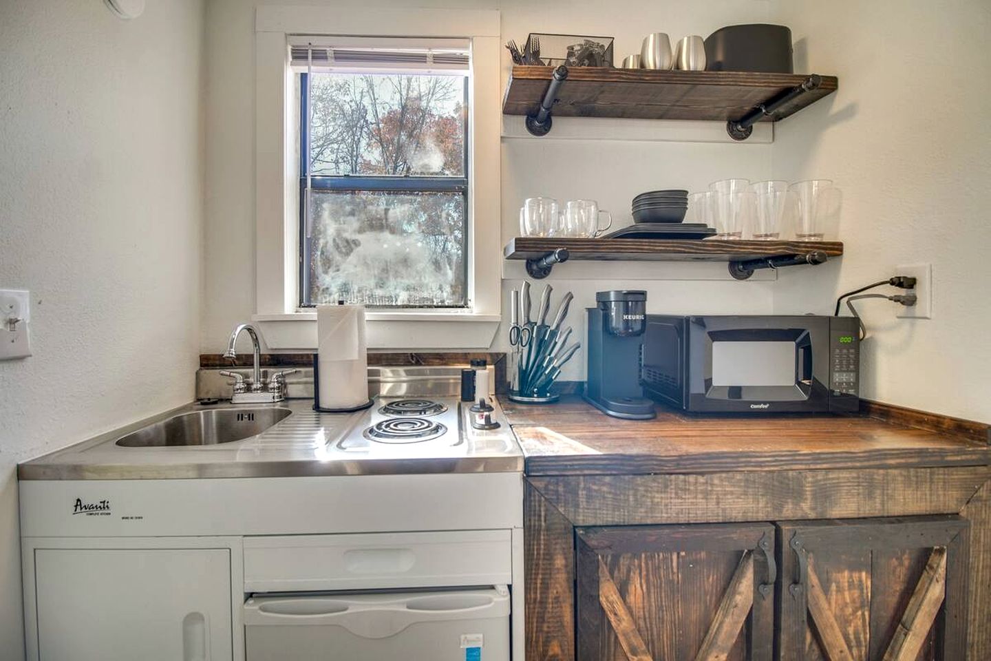 Cozy Studio Retreat with Scenic 5-Acre Views, Near City Lake & Cherokee Casino in Gentry, Arkansas