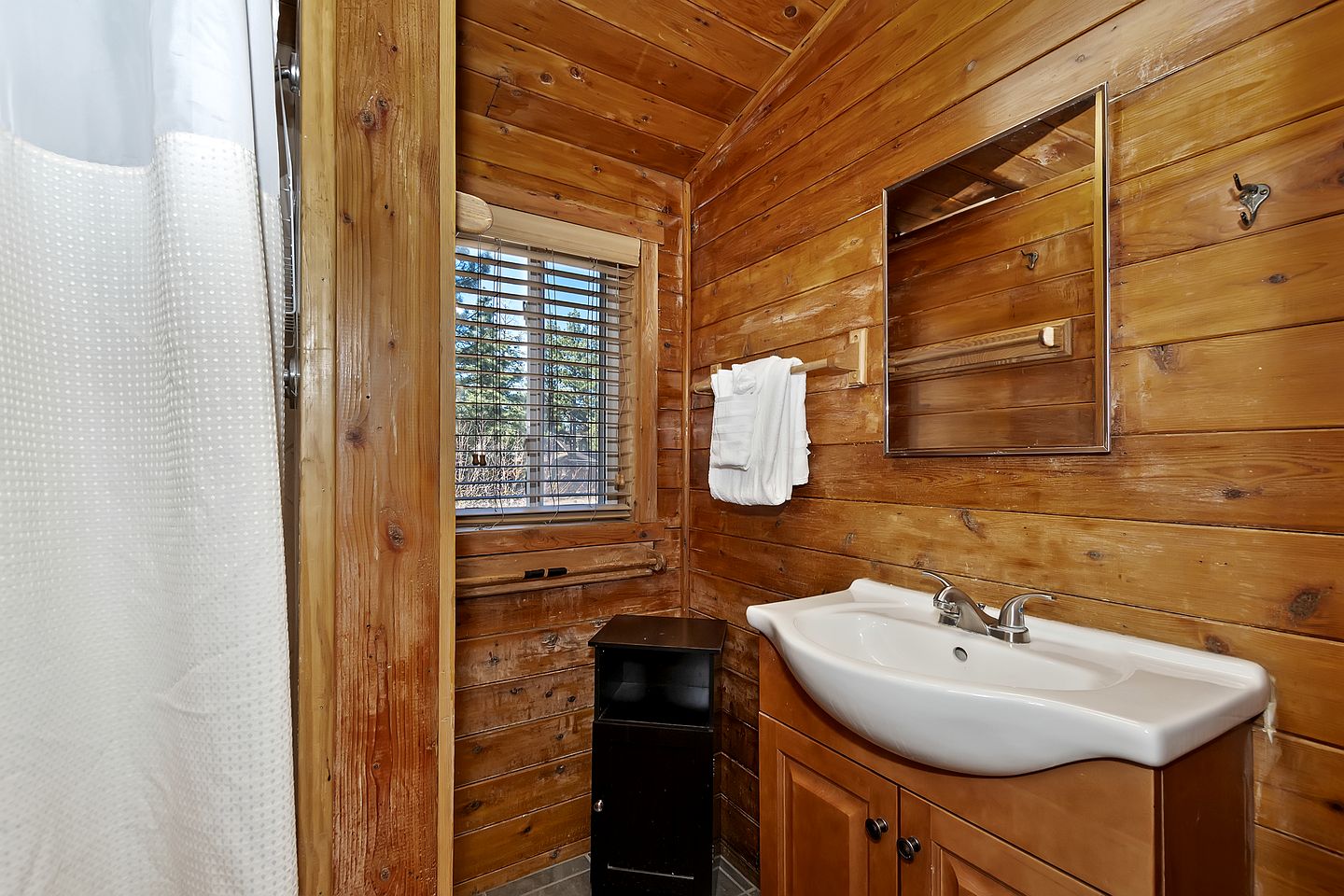 Gorgeous Cabin with Hot-tub and Barbecue in Big Bear Lake, California