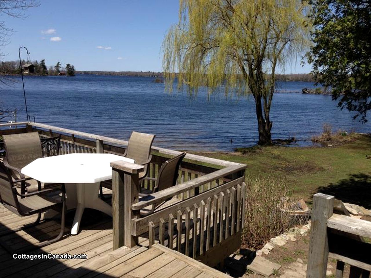 Family-Friendly Waterfront Cottage Rental on Shores of Mississippi Lake near Ottawa