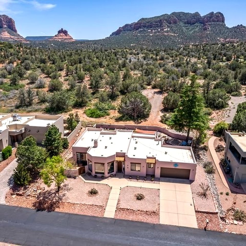 Idyllic Red Rock Vacation Rental with Hot Tub for Family and Group Getaways in Sedona, Arizona