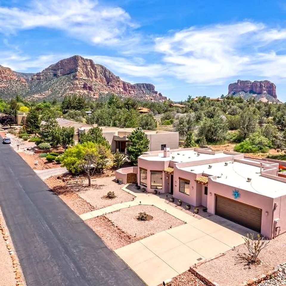 Idyllic Red Rock Vacation Rental with Hot Tub for Family and Group Getaways in Sedona, Arizona