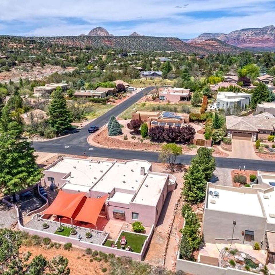Idyllic Red Rock Vacation Rental with Hot Tub for Family and Group Getaways in Sedona, Arizona