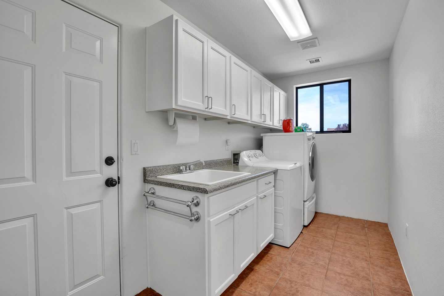 Idyllic Red Rock Vacation Rental with Hot Tub for Family and Group Getaways in Sedona, Arizona