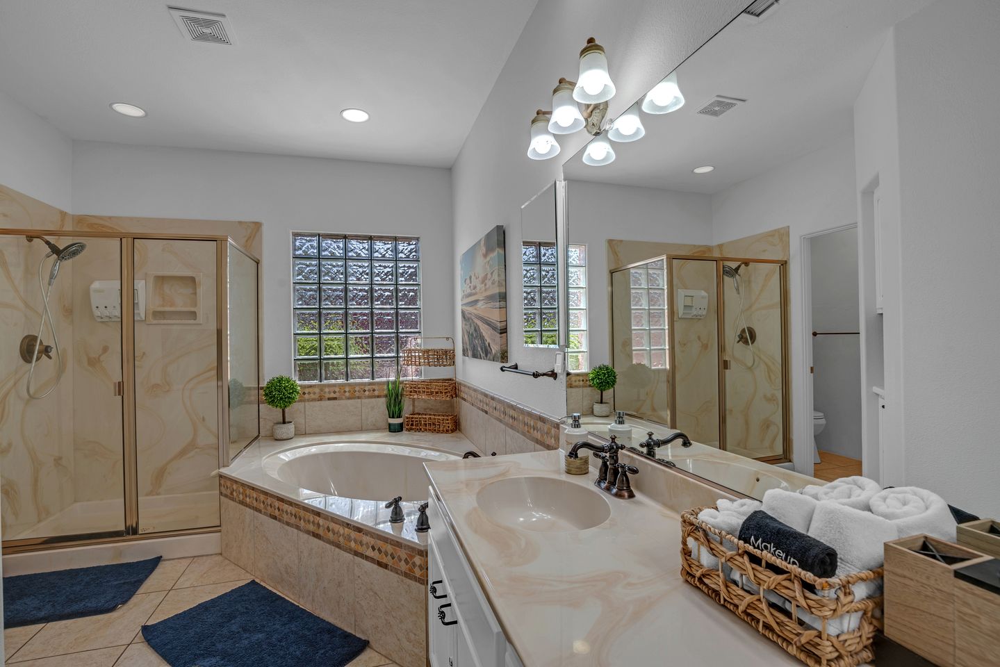 Idyllic Red Rock Vacation Rental with Hot Tub for Family and Group Getaways in Sedona, Arizona