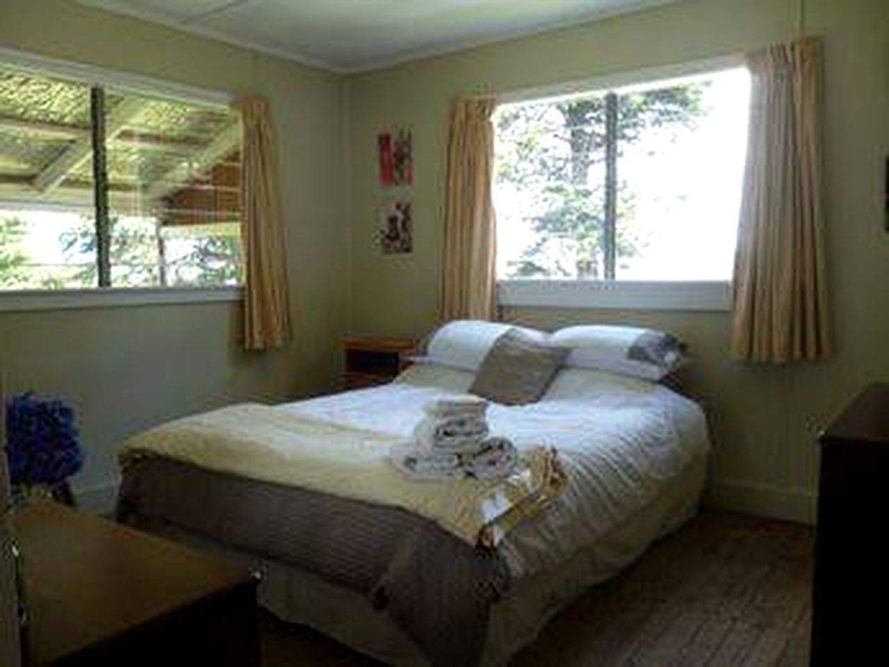 Tranquil Cabin Rental on 2,000-Acre Farm near Beatiful Waikare Beach in Kotemaori, New Zealand