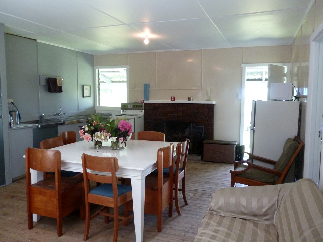 Tranquil Cabin Rental on 2,000-Acre Farm near Beatiful Waikare Beach in Kotemaori, New Zealand