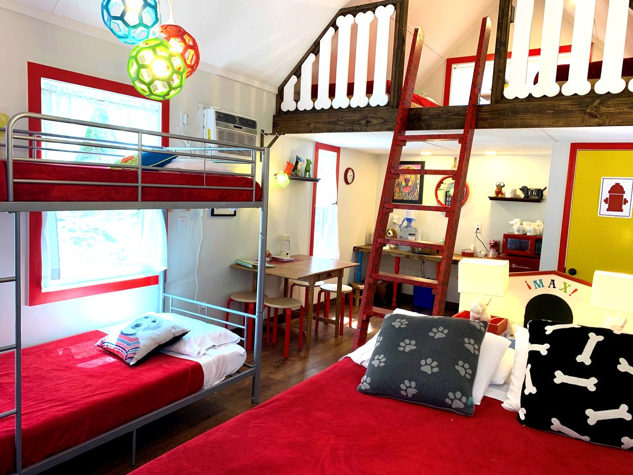 Amazing Puppy-Themed Dog-Friendly Tiny House near Bryson City, North Carolina