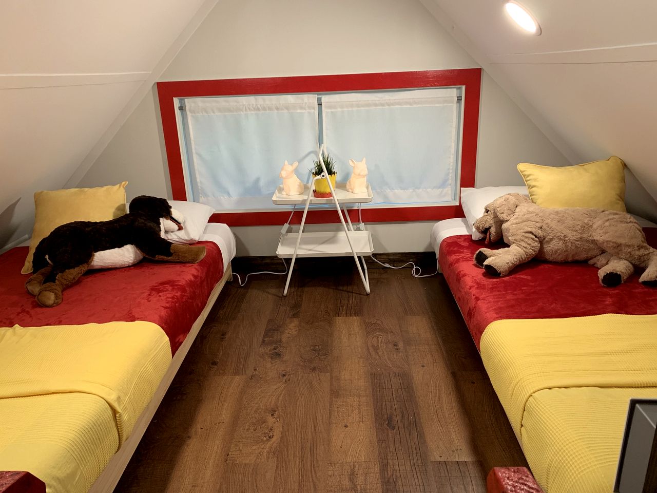 Amazing Puppy-Themed Dog-Friendly Tiny House near Bryson City, North Carolina