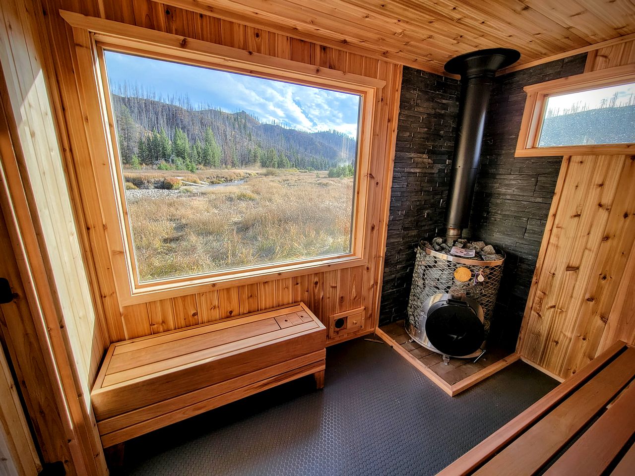 Secluded Modern Yurt with Sauna Perfect for Small Groups in Boise, Idaho