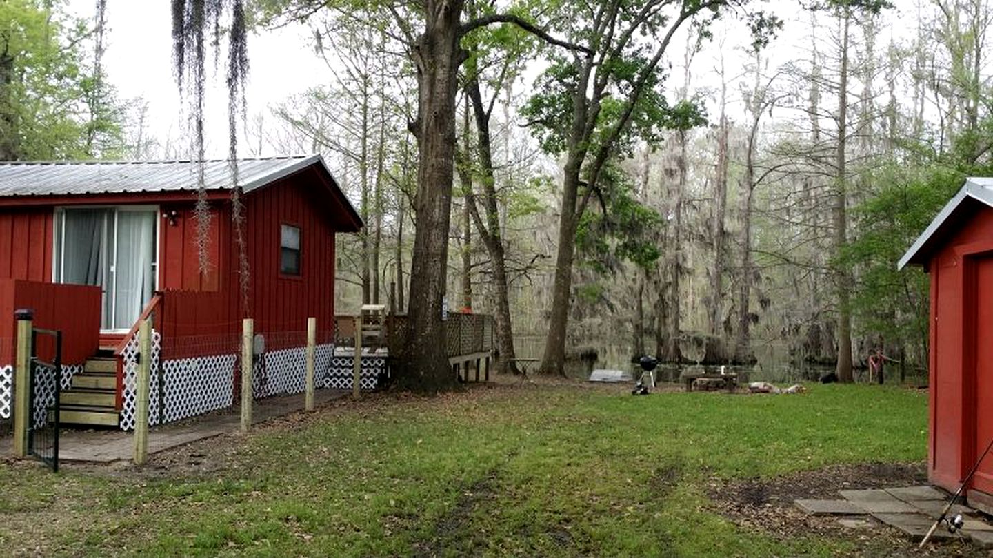 Peaceful Waterfront Cabin Rental in Woodlands of Cleveland, Texas