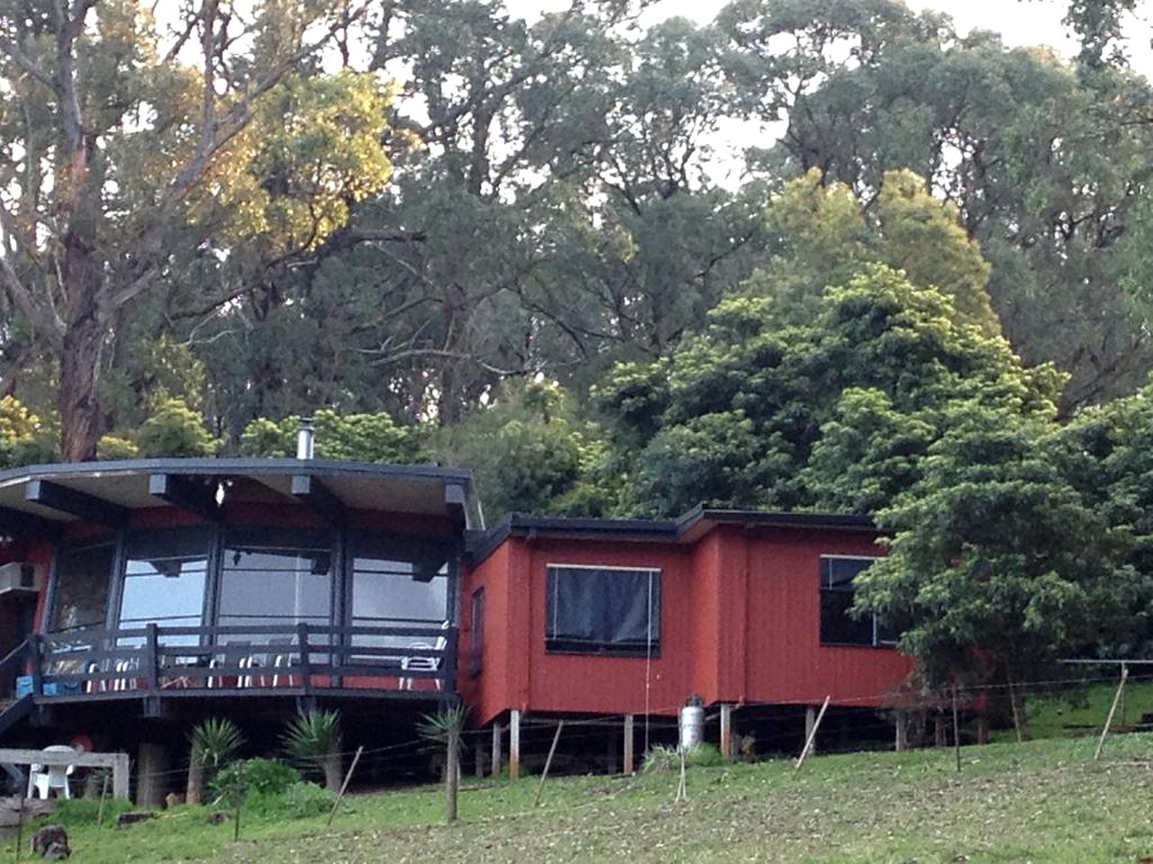 Quirky Cabin Rental Perfect for Groups near Seville, Victoria