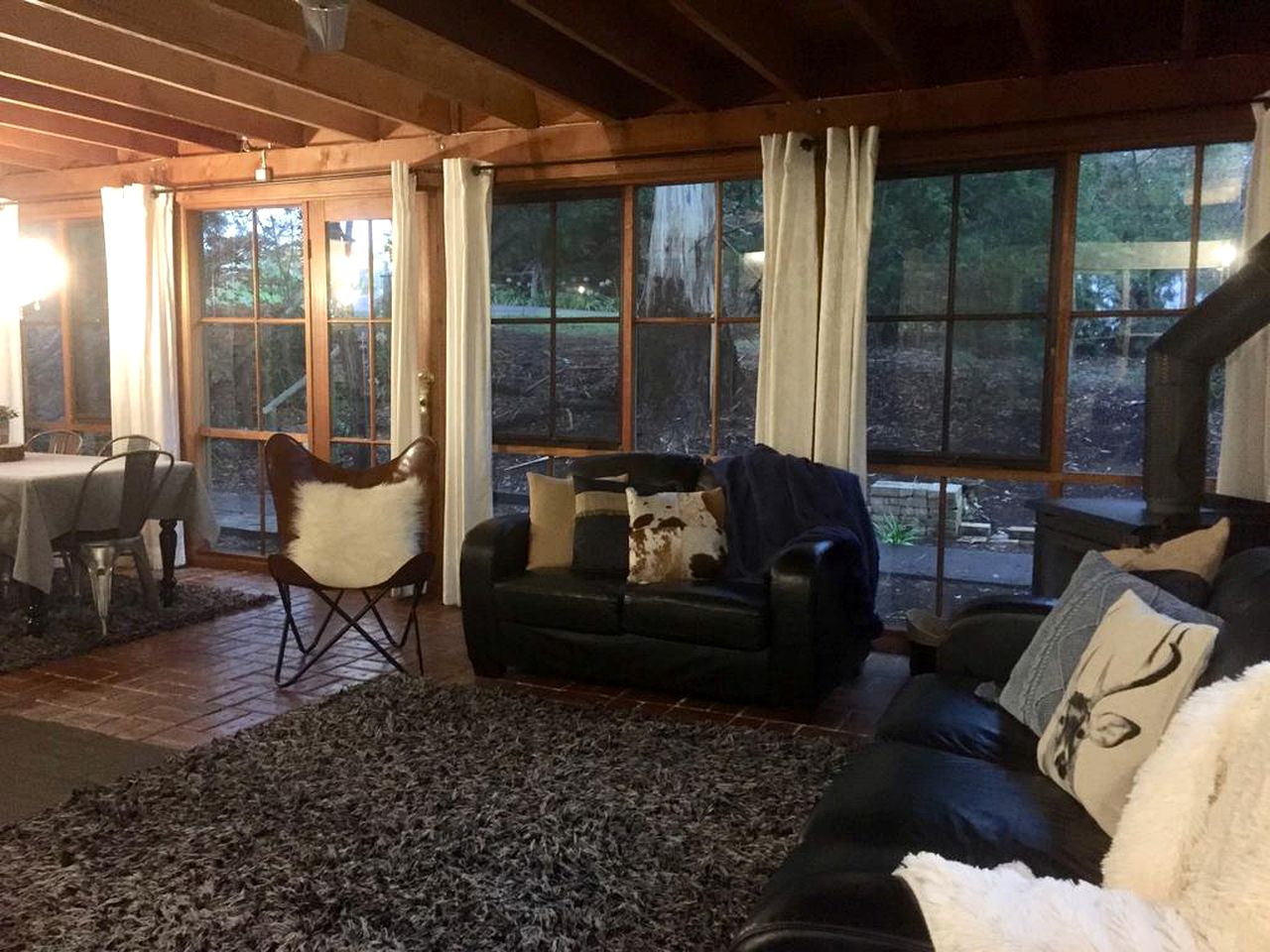 Family-Friendly Cabin Rental with Wood-Burning Stove in the Yarra Valley, Victoria