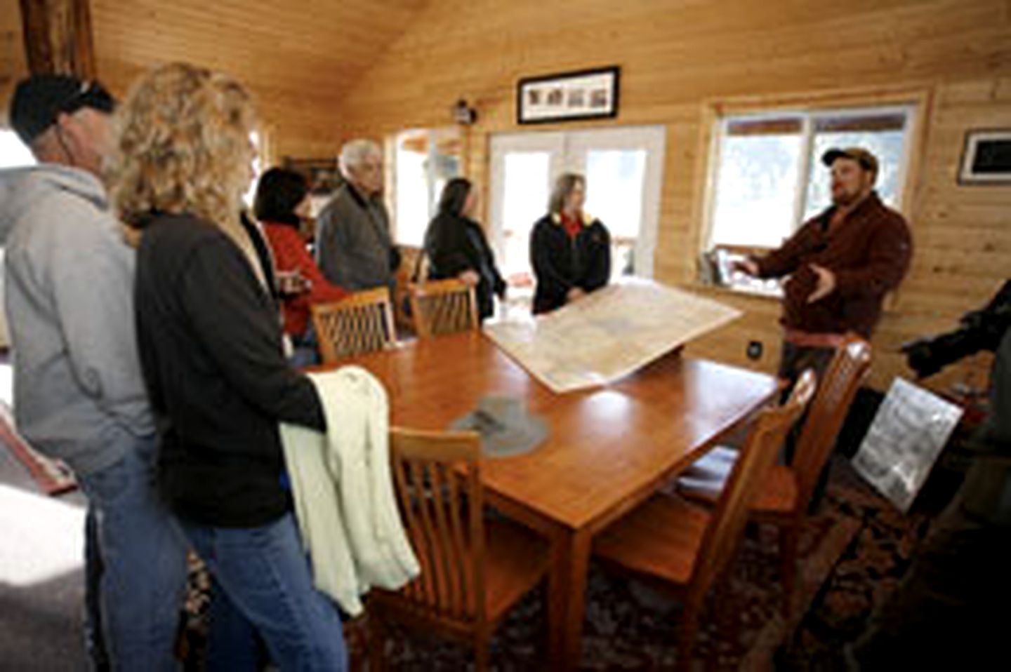 Authentic Alaskan Log Cabin on the Lake at Lodge Property near Anchorage