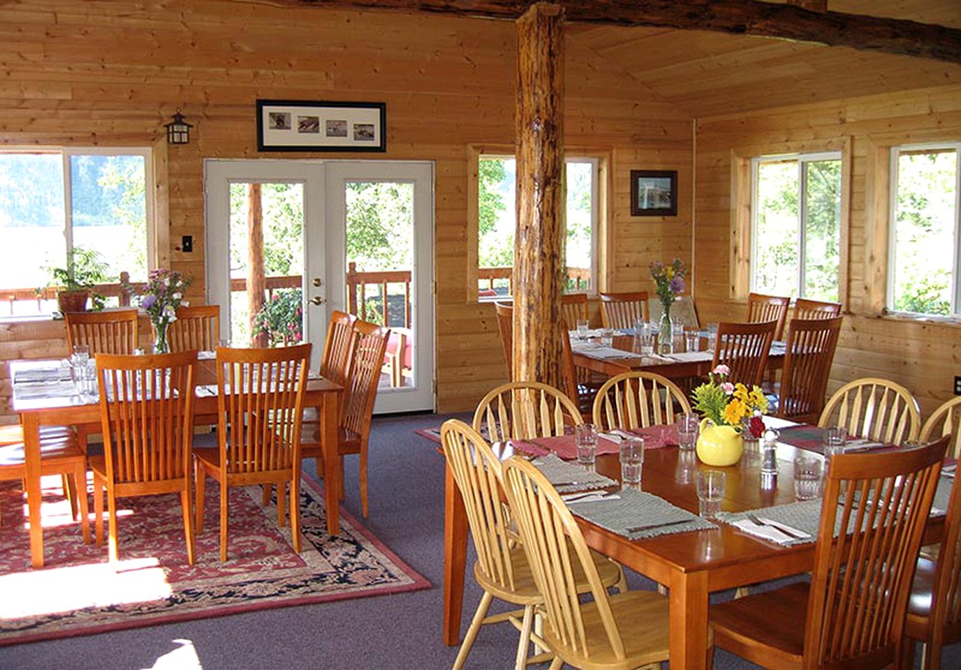 Authentic Alaskan Log Cabin on the Lake at Lodge Property near Anchorage