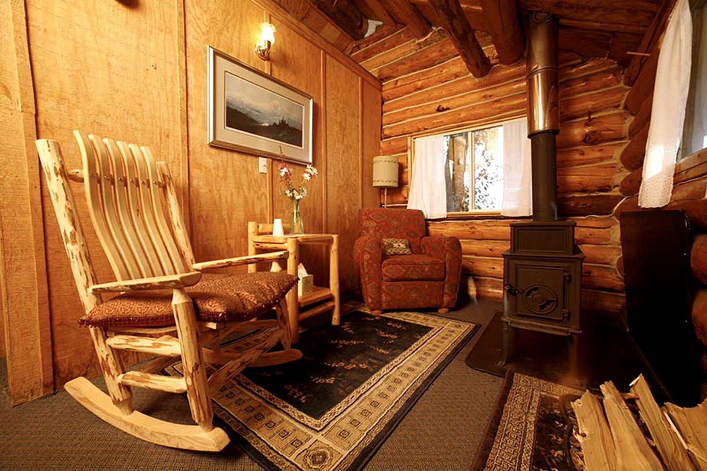 Authentic Alaskan Log Cabin on the Lake at Lodge Property near Anchorage