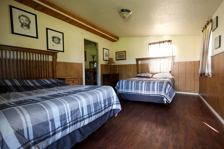 Yellow Rose Canyon Redwood Cabin, Cabins, Mount Enterprise, United