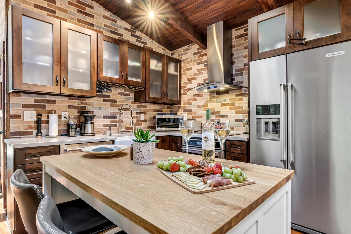 California Dream Vacation Rental for Unforgettable Family or Group Glamping in Monte Rio