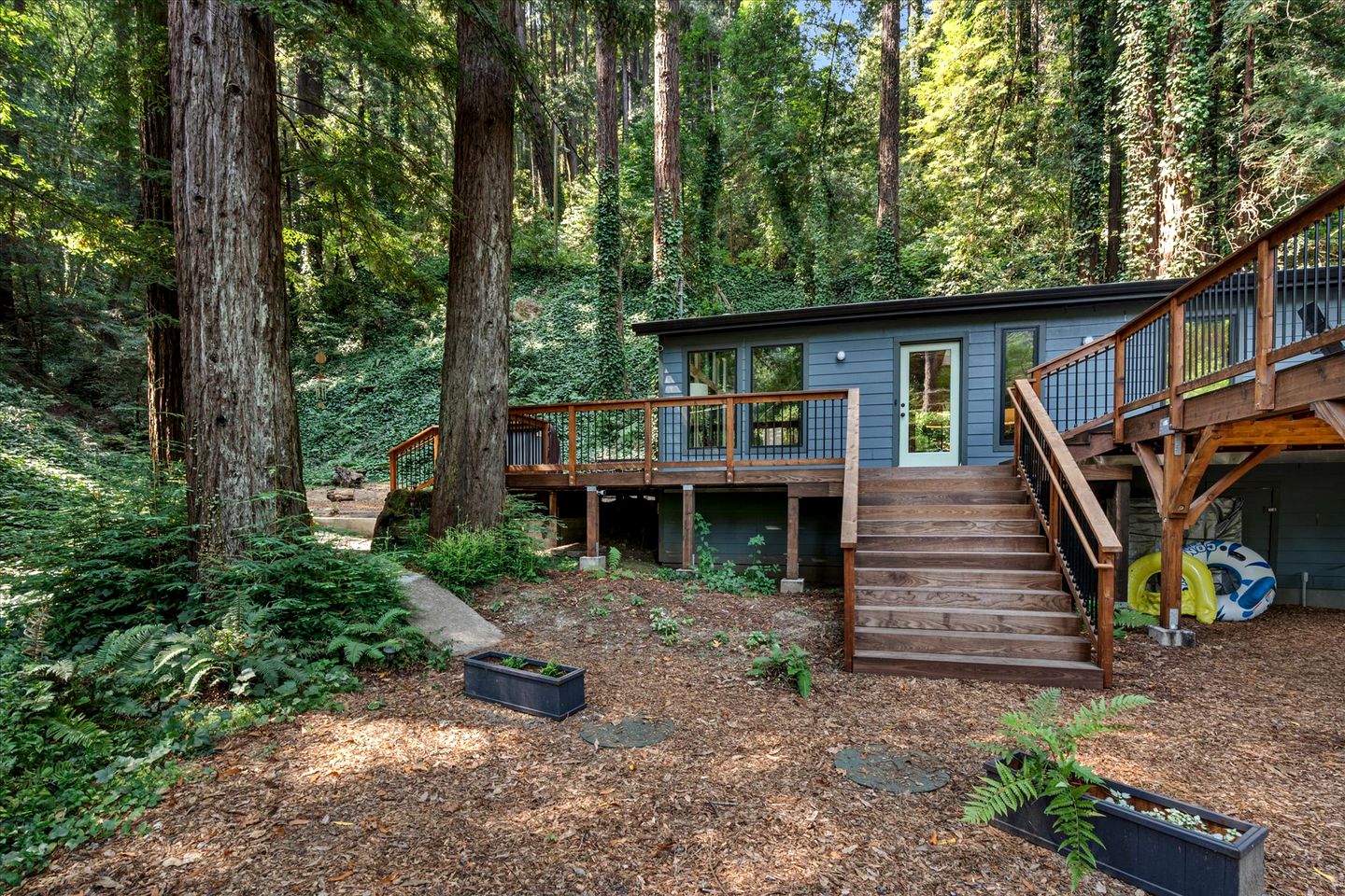 California Dream Vacation Rental for Unforgettable Family or Group Glamping in Monte Rio