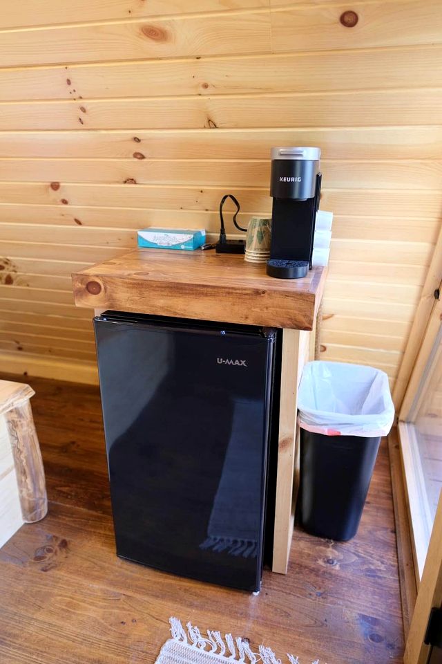 Cozy Tree Cabin with Wonderful Views from the Deck by Tappan Lake in Ohio