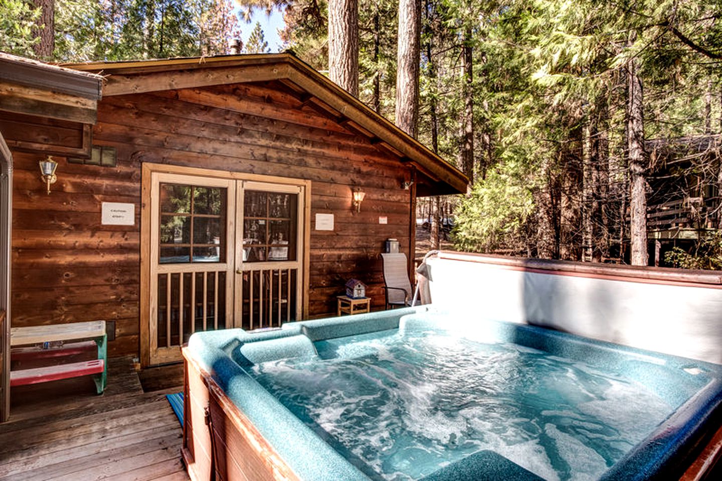 Upscale Cabin Rental with Hot Tub in Yosemite National Park, California