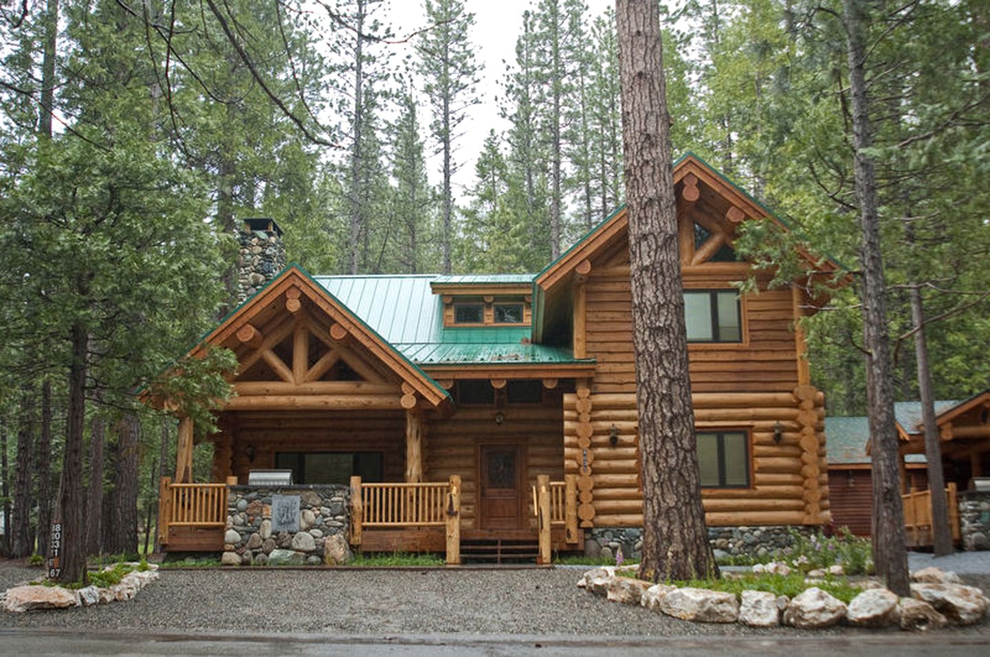 Wheelchair-Accessible Log Cabin for Groups in Yosemite National Park, Northern California