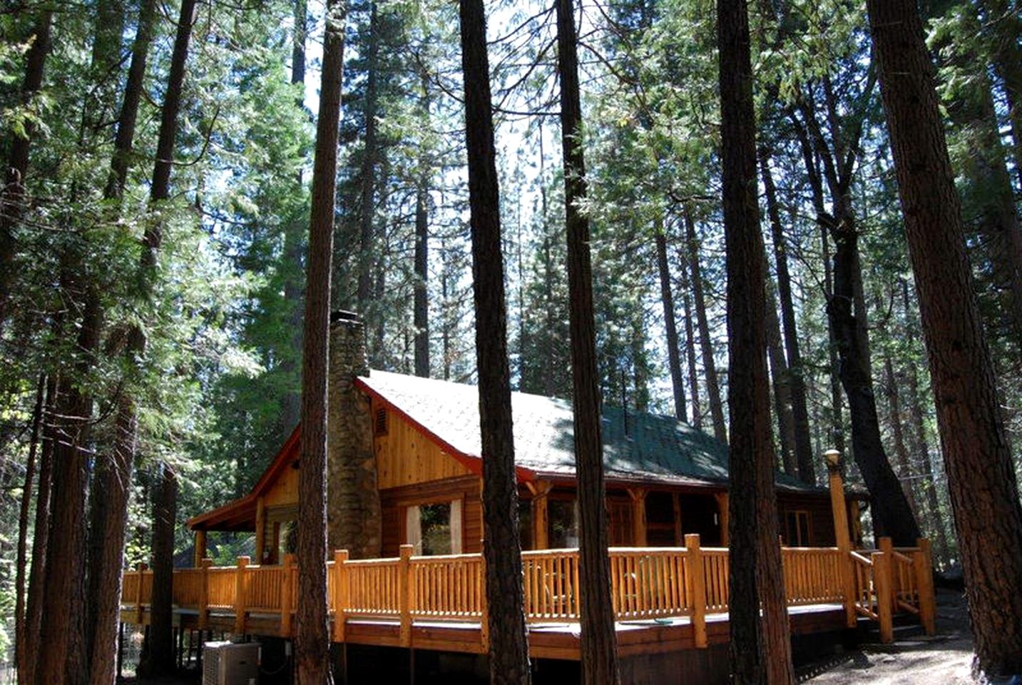 Idyllic Log Cabin with Large Deck in Yosemite Park near Chilnualna Falls, California