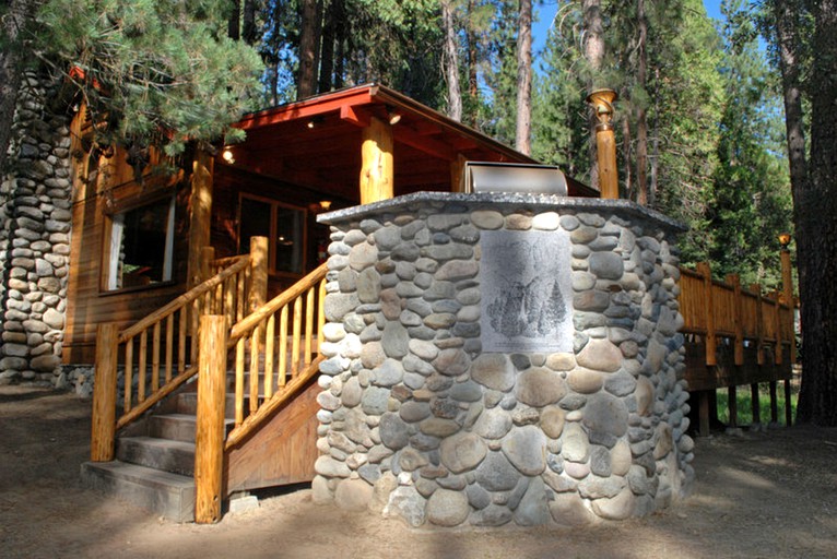 Cabins (Wawona, California, United States)