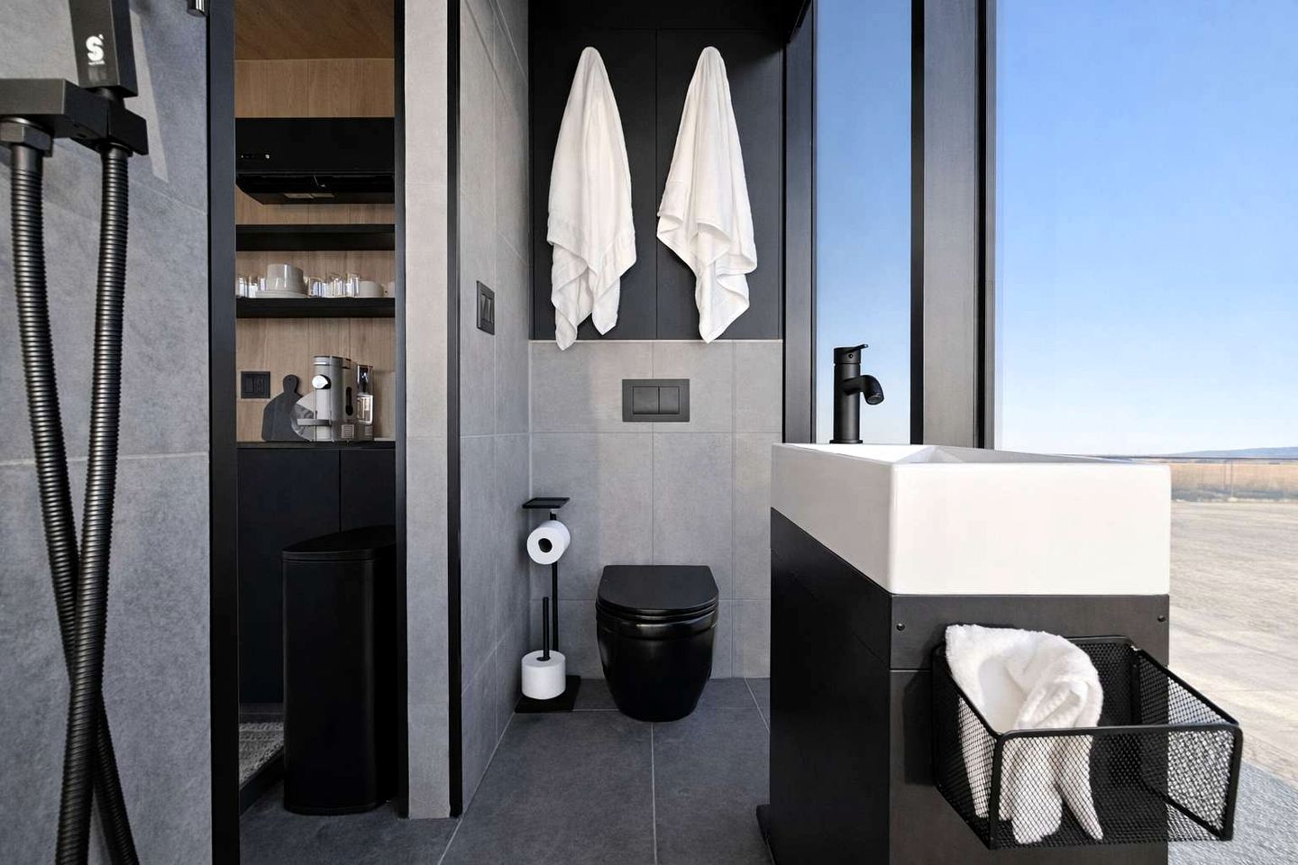 Minimalist Mirror Studio Stay with Red Rock Views near Capitol Reef, Torrey Utah