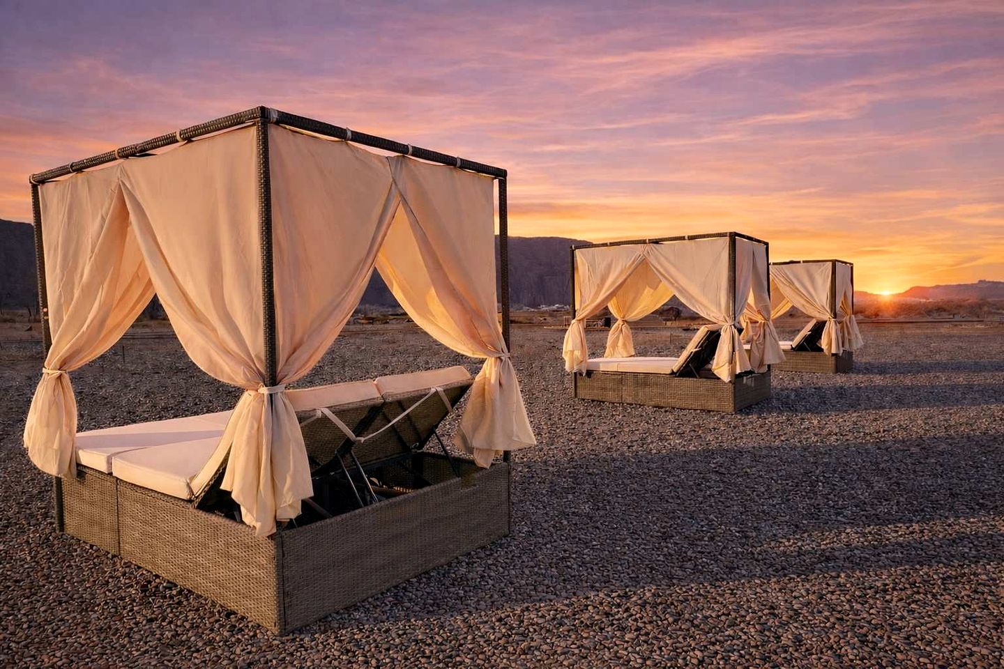 Minimalist Mirror Studio Stay with Red Rock Views near Capitol Reef, Torrey Utah