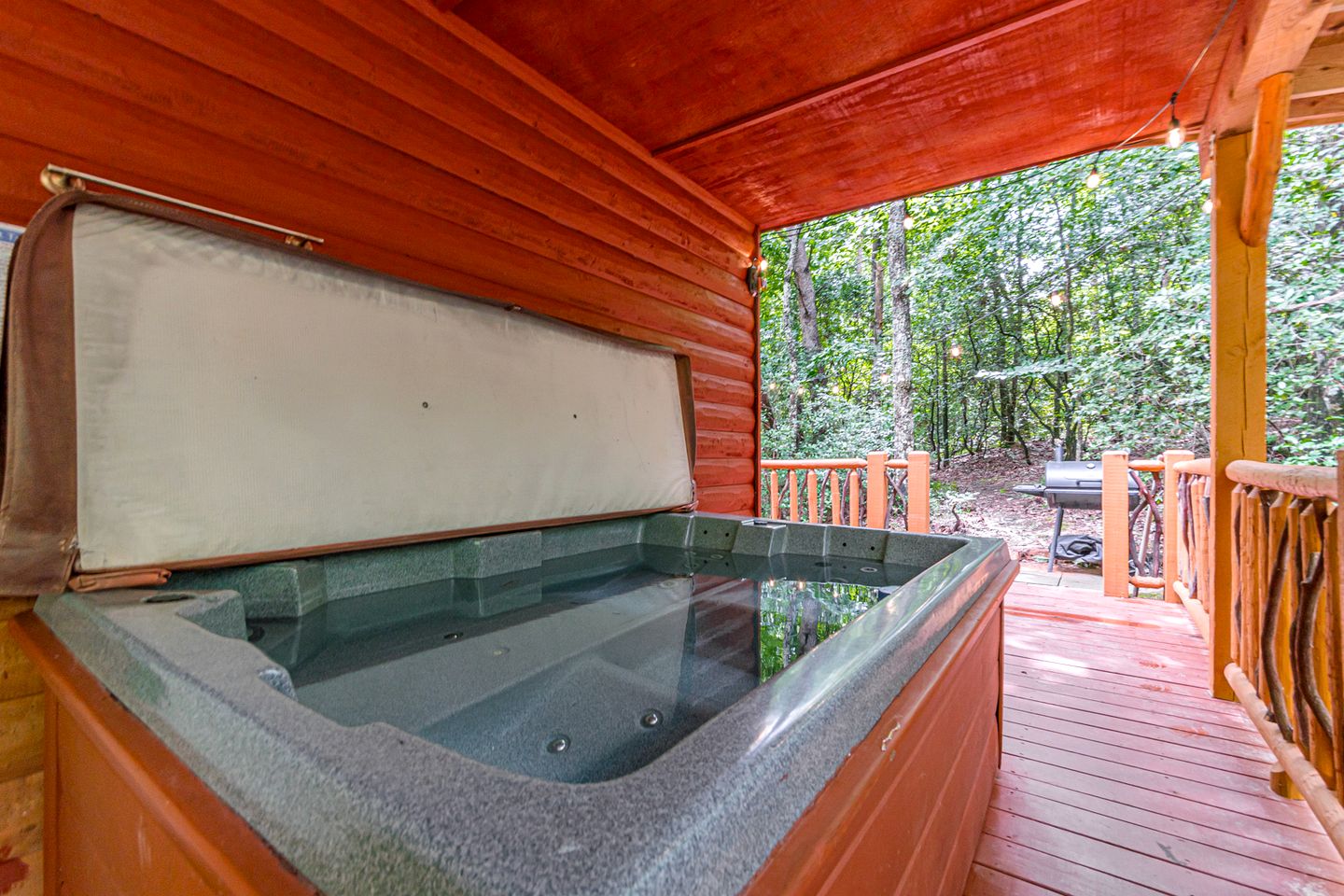 Refreshed Cabin with Spa and Private Deck in Sautee Nacoochee, Georgia