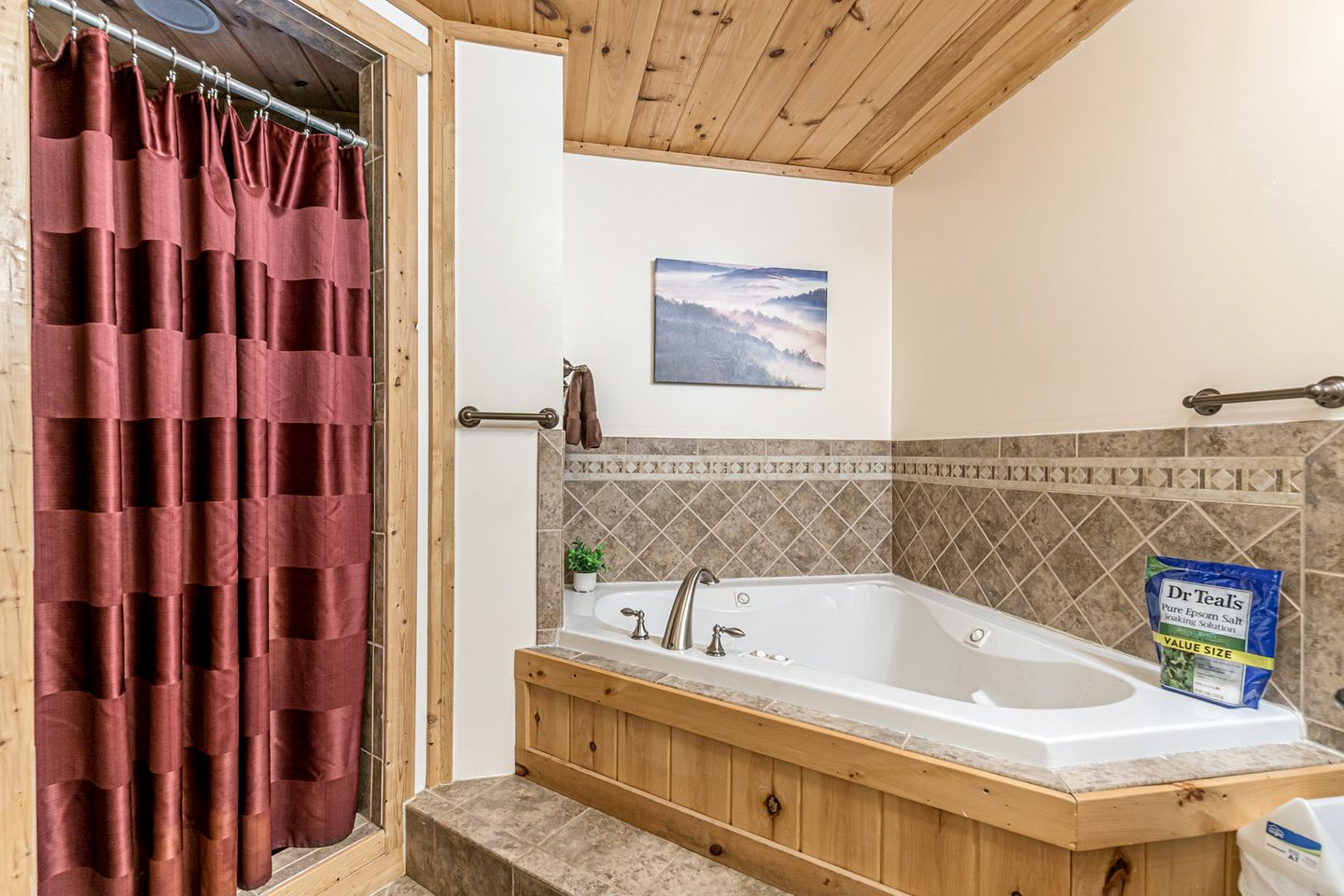 Refreshed Cabin with Spa and Private Deck in Sautee Nacoochee, Georgia