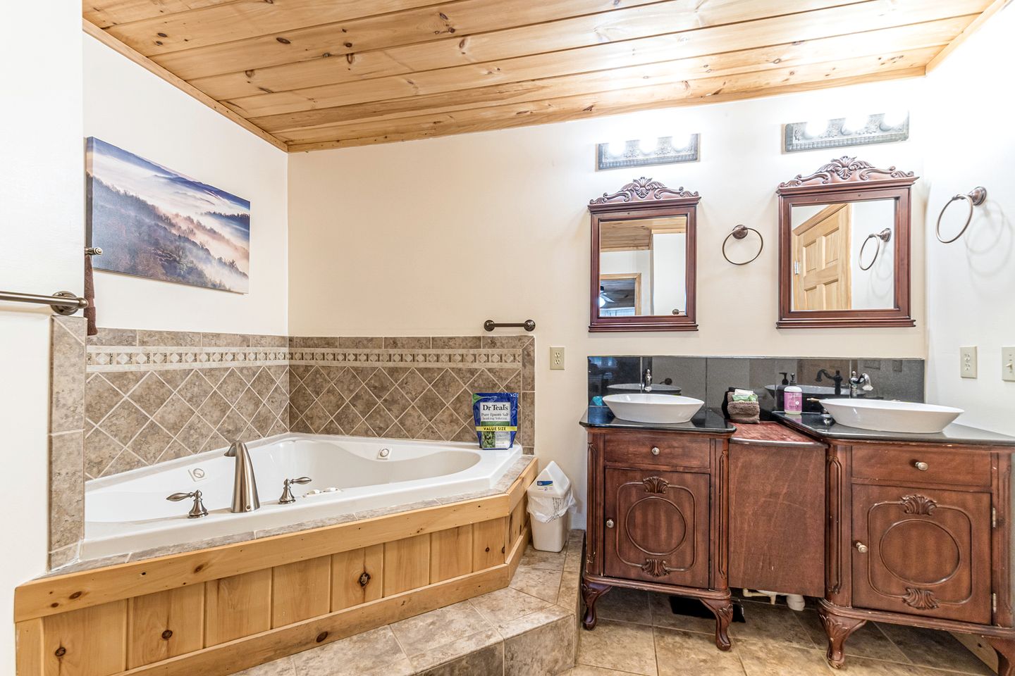 Refreshed Cabin with Spa and Private Deck in Sautee Nacoochee, Georgia
