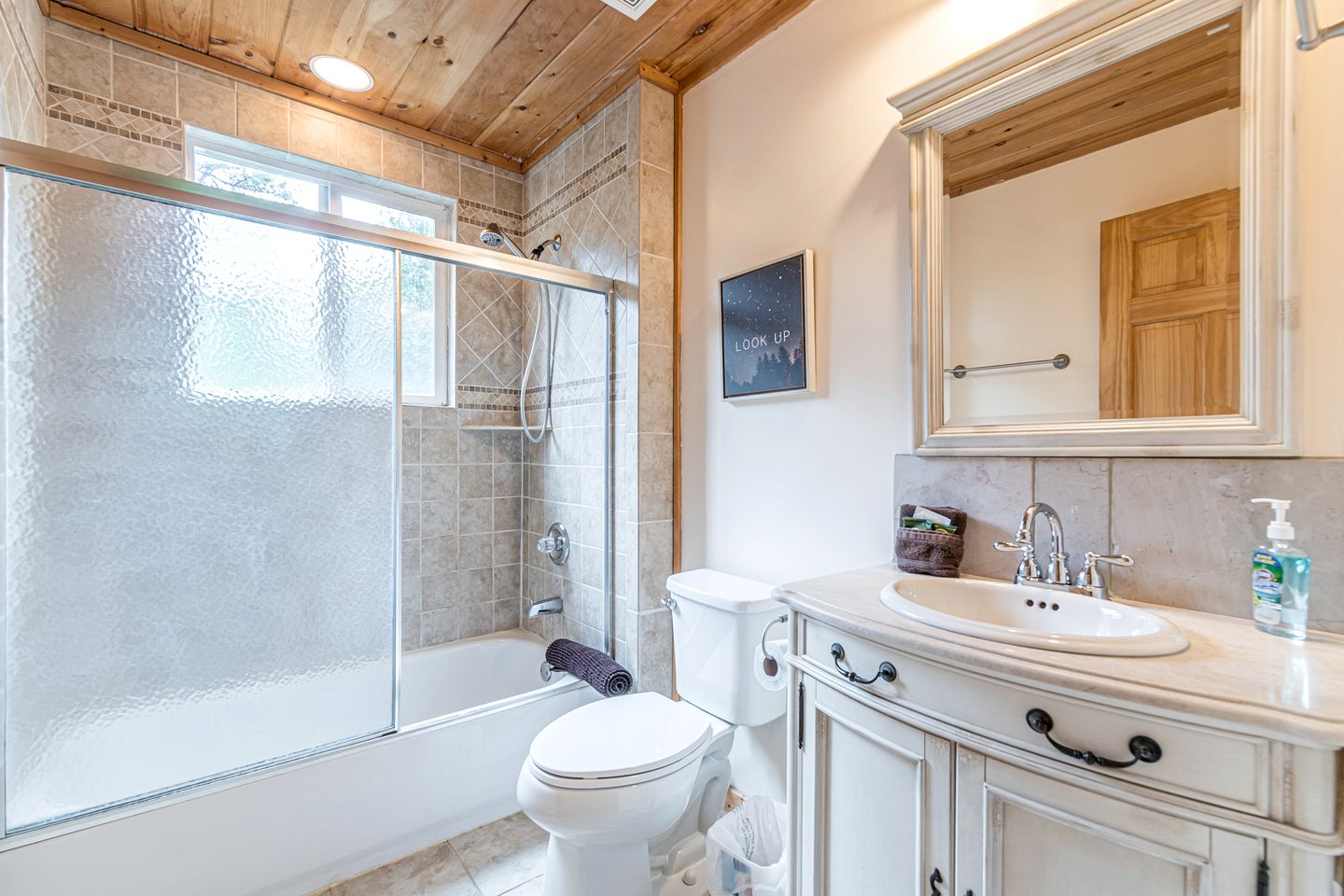 Refreshed Cabin with Spa and Private Deck in Sautee Nacoochee, Georgia